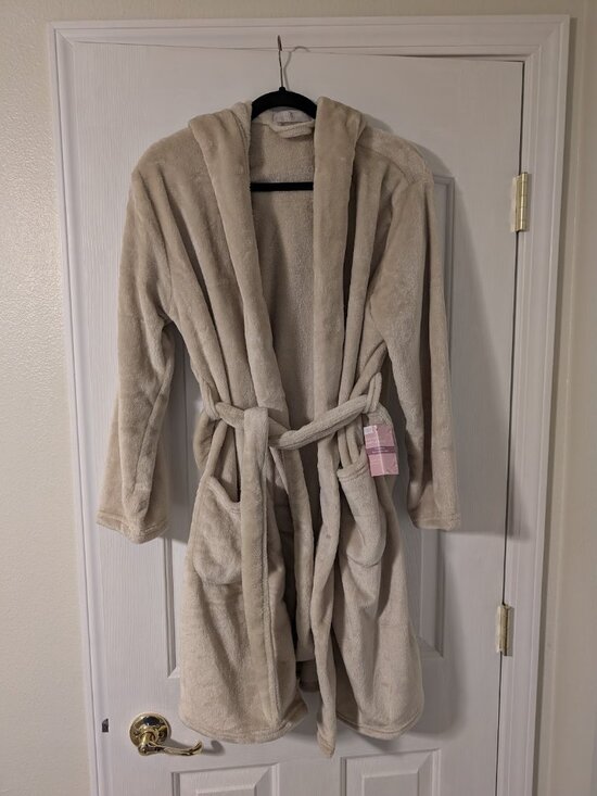 summer & rose Other - Cozy, fleece cream hooded robe xs/s/m NWT